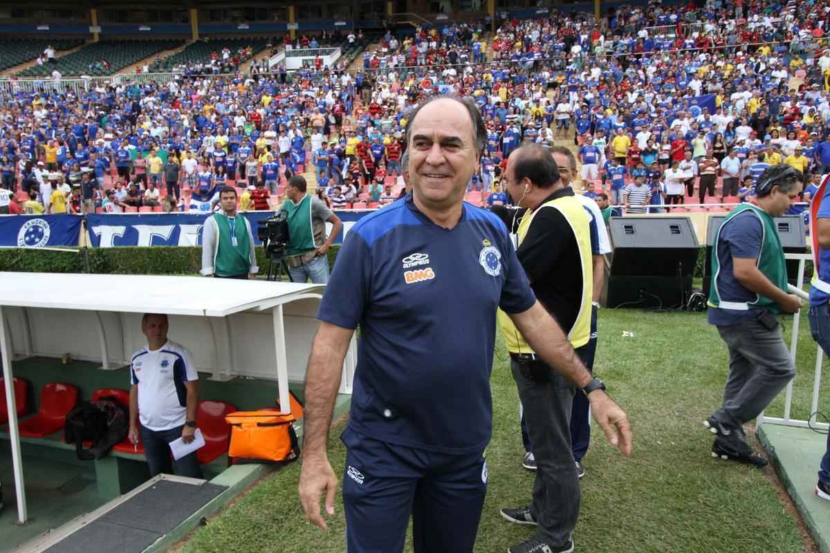 Cruzeiro goleou Flamengo por 3 a 0 no Parque do Sabi e mantm liderana do Brasileiro