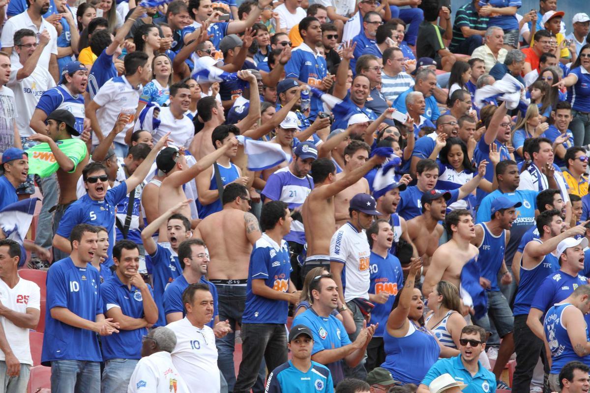 Cruzeiro goleou Flamengo por 3 a 0 no Parque do Sabi e mantm liderana do Brasileiro