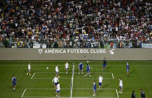 O CT Lanna Drumond no foi escolhido para treinos por nenhuma seleo participante da Copa do Mundo. Porm, o Amrica foi representado pelo Estdio Independncia, palco da atividade da Seleo Argentina na noite desta quarta-feira. Surgiu a especulao de que os escudos do clube seriam tampados a mando da Fifa, porm isto no aconteceu. Desta forma, as logomarcas do clube alviverde apareceram em vrias imagens registradas no Horto.