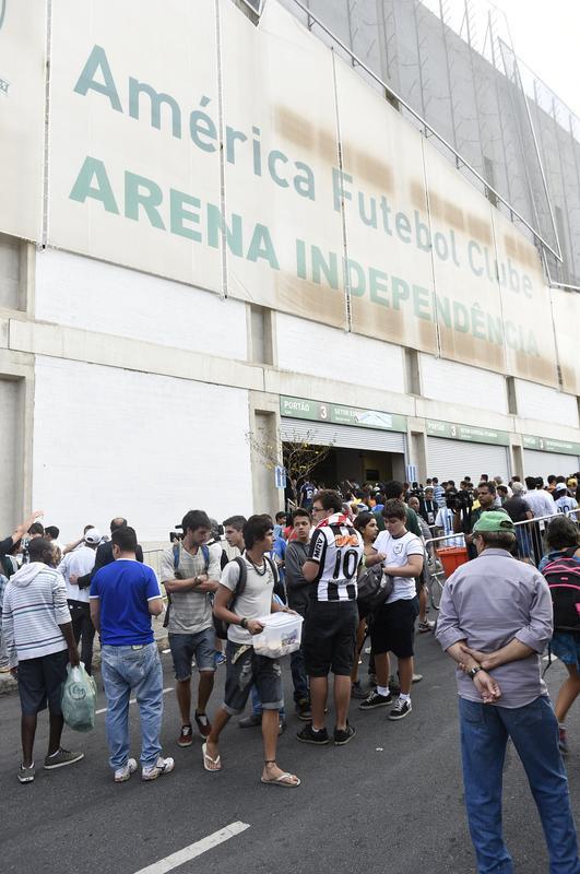 O CT Lanna Drumond no foi escolhido para treinos por nenhuma seleo participante da Copa do Mundo. Porm, o Amrica foi representado pelo Estdio Independncia, palco da atividade da Seleo Argentina na noite desta quarta-feira. Surgiu a especulao de que os escudos do clube seriam tampados a mando da Fifa, porm isto no aconteceu. Desta forma, as logomarcas do clube alviverde apareceram em vrias imagens registradas no Horto.