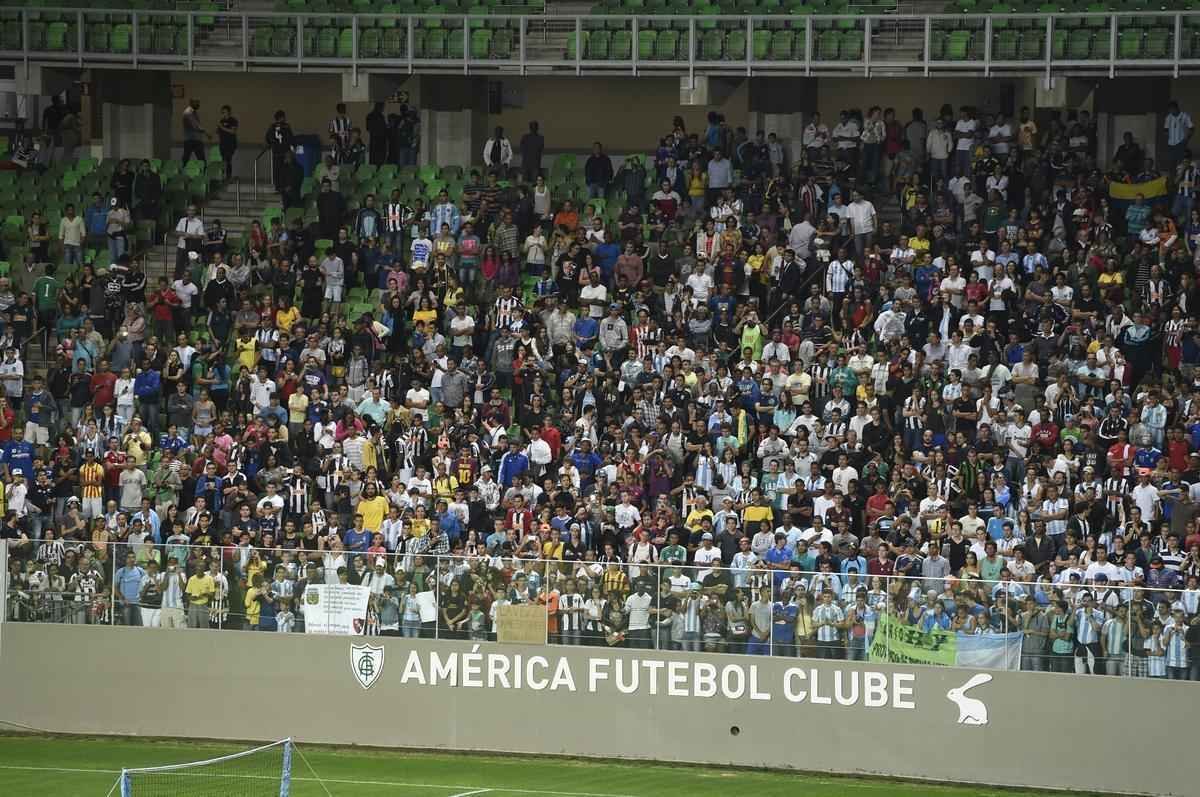 O CT Lanna Drumond no foi escolhido para treinos por nenhuma seleo participante da Copa do Mundo. Porm, o Amrica foi representado pelo Estdio Independncia, palco da atividade da Seleo Argentina na noite desta quarta-feira. Surgiu a especulao de que os escudos do clube seriam tampados a mando da Fifa, porm isto no aconteceu. Desta forma, as logomarcas do clube alviverde apareceram em vrias imagens registradas no Horto.