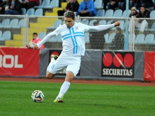 Em seis meses no futebol europeu, Moisés ganhou a Taça da Croácia com o HNK Rijeka; Verona, da Itália, pode ser próximo clube do jogador