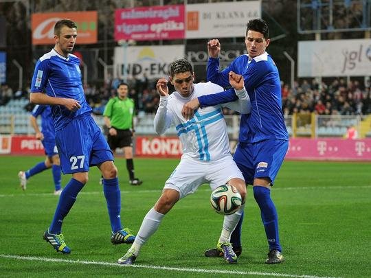 Em seis meses no futebol europeu, Moisés ganhou a Taça da Croácia com o HNK Rijeka; Verona, da Itália, pode ser próximo clube do jogador
