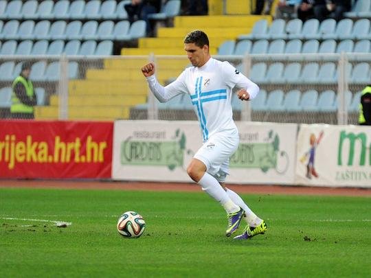 Em seis meses no futebol europeu, Moisés ganhou a Taça da Croácia com o HNK Rijeka; Verona, da Itália, pode ser próximo clube do jogador