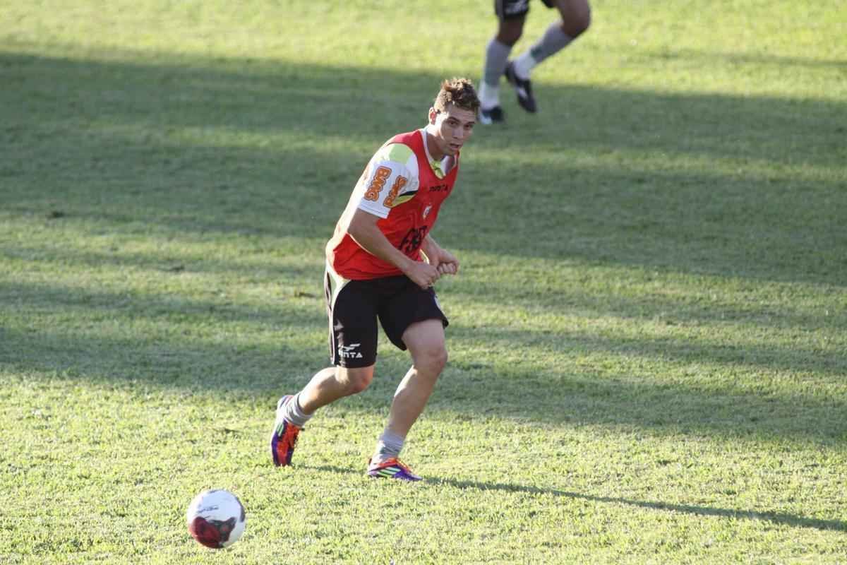 Moiss chegou ao Amrica com idade de jnior, em 2006, e permaneceu at 2012