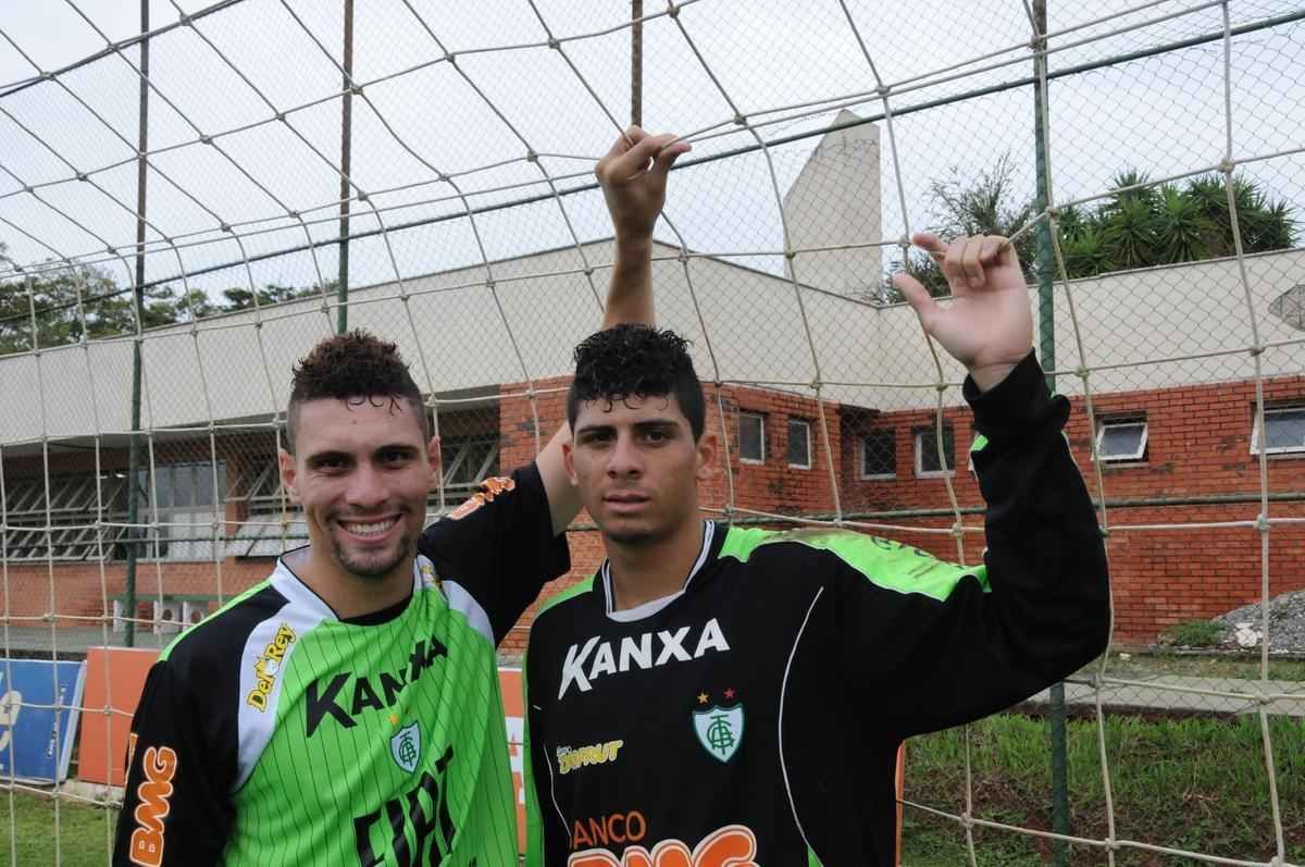 Moiss, de 26 anos, e Matheus, de 22, foram revelados nas divises de base do Coelho