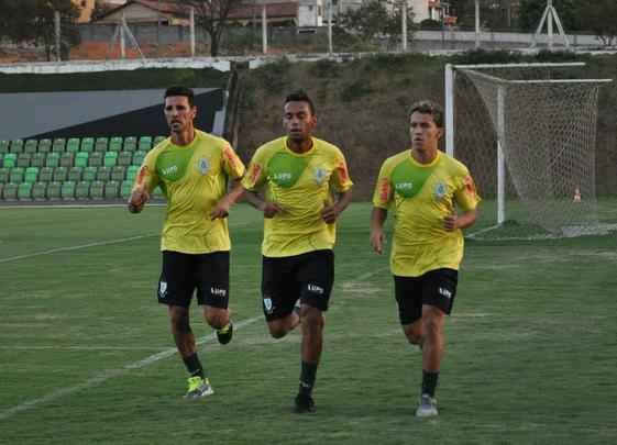 Elenco do Amrica se reapresentou na tarde desta segunda-feira, no CT Lanna Drumond; jogadores fizeram testes fsicos e conversaram com tcnico Moacir Jnior