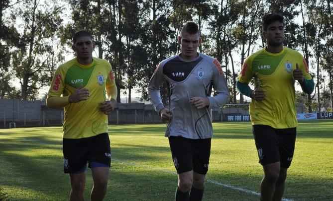 Elenco do Amrica se reapresentou na tarde desta segunda-feira, no CT Lanna Drumond; jogadores fizeram testes fsicos e conversaram com tcnico Moacir Jnior