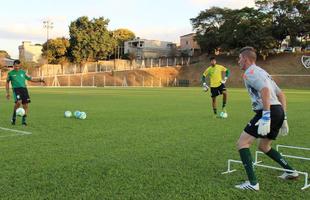 Elenco do Amrica se reapresentou na tarde desta segunda-feira, no CT Lanna Drumond; jogadores fizeram testes fsicos e conversaram com tcnico Moacir Jnior