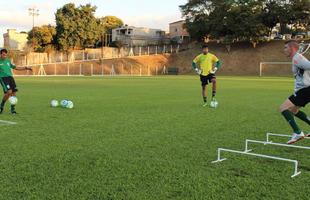 Elenco do Amrica se reapresentou na tarde desta segunda-feira, no CT Lanna Drumond; jogadores fizeram testes fsicos e conversaram com tcnico Moacir Jnior