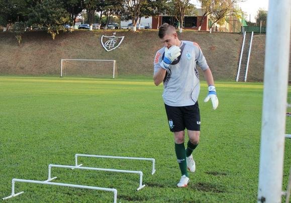 Elenco do América se reapresentou na tarde desta segunda-feira, no CT Lanna Drumond; jogadores fizeram testes físicos e conversaram com técnico Moacir Júnior