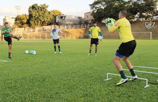 Elenco do Amrica se reapresentou na tarde desta segunda-feira, no CT Lanna Drumond; jogadores fizeram testes fsicos e conversaram com tcnico Moacir Jnior