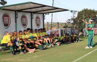 Elenco do Amrica se reapresentou na tarde desta segunda-feira, no CT Lanna Drumond; jogadores fizeram testes fsicos e conversaram com tcnico Moacir Jnior