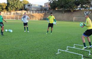 Elenco do Amrica se reapresentou na tarde desta segunda-feira, no CT Lanna Drumond; jogadores fizeram testes fsicos e conversaram com tcnico Moacir Jnior