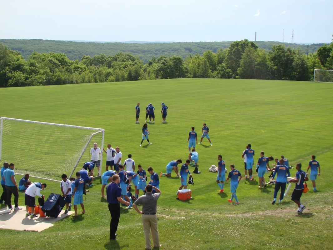 Treino do Cruzeiro no Holly Cross College, em Worcester, no estado de Massachusetts