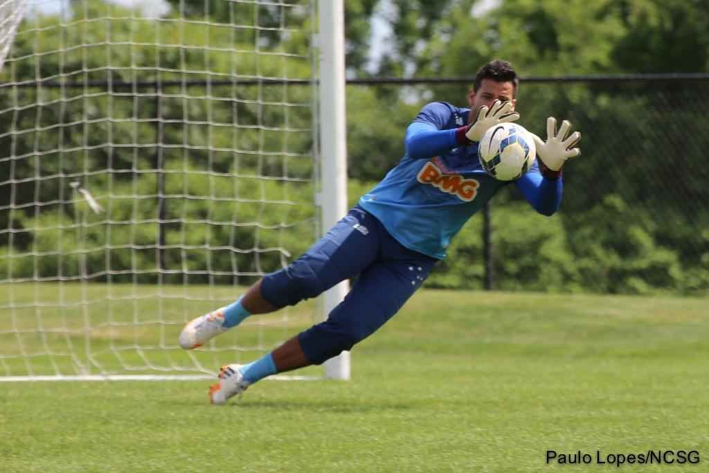 Uniforme de treino foi lanado em abril, junto com a camisa com o patch do Brasileiro, mas s comeou a ser utilizado nos Estados Unidos