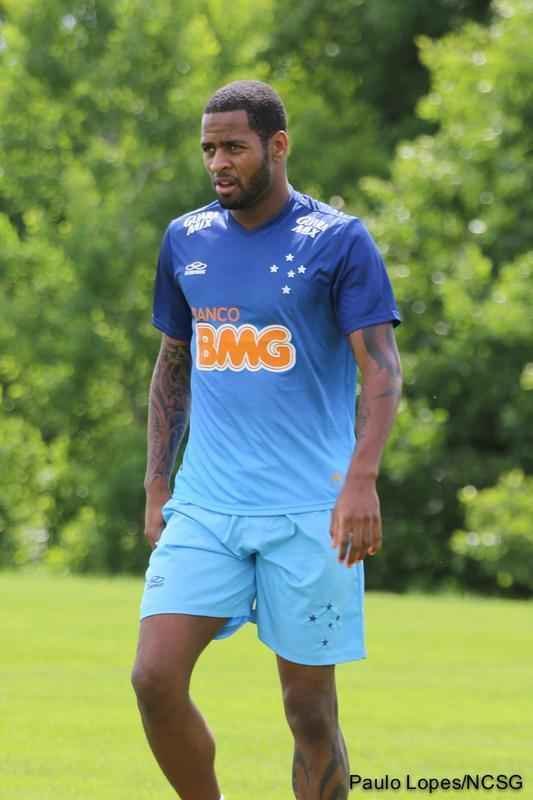 Uniforme de treino foi lanado em abril, junto com a camisa com o patch do Brasileiro, mas s comeou a ser utilizado nos Estados Unidos
