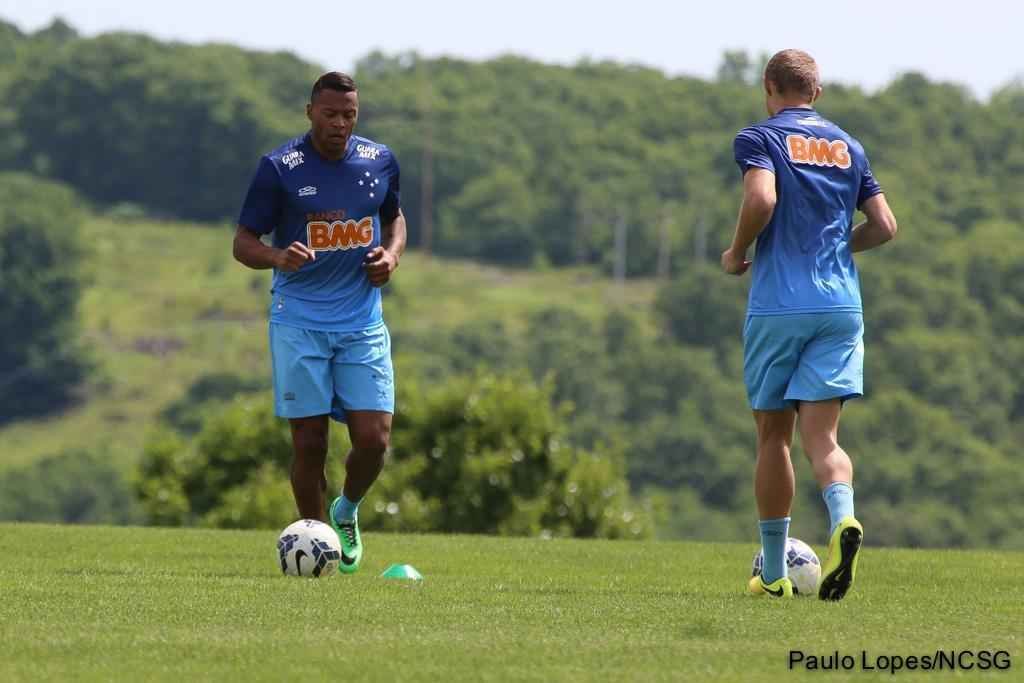 Uniforme de treino foi lanado em abril, junto com a camisa com o patch do Brasileiro, mas s comeou a ser utilizado nos Estados Unidos