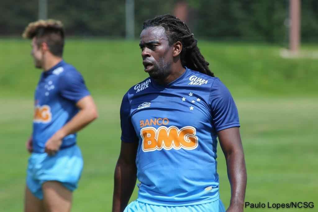 Uniforme de treino foi lanado em abril, junto com a camisa com o patch do Brasileiro, mas s comeou a ser utilizado nos Estados Unidos