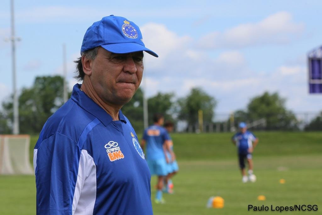 Uniforme de treino foi lanado em abril, junto com a camisa com o patch do Brasileiro, mas s comeou a ser utilizado nos Estados Unidos