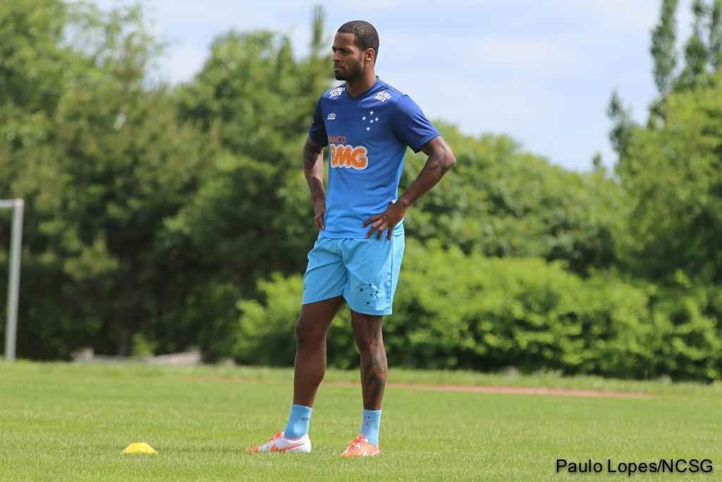 Uniforme de treino foi lanado em abril, junto com a camisa com o patch do Brasileiro, mas s comeou a ser utilizado nos Estados Unidos