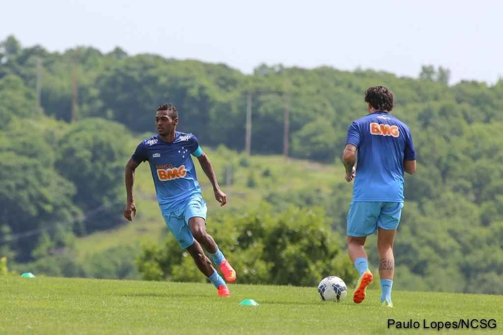 Uniforme de treino foi lanado em abril, junto com a camisa com o patch do Brasileiro, mas s comeou a ser utilizado nos Estados Unidos