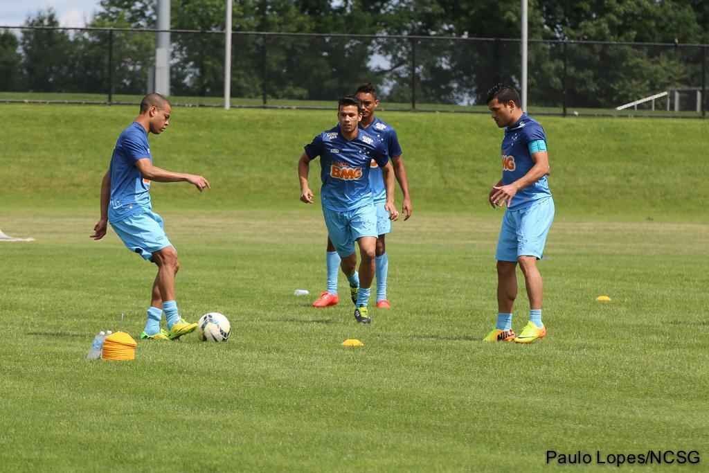 Uniforme de treino foi lanado em abril, junto com a camisa com o patch do Brasileiro, mas s comeou a ser utilizado nos Estados Unidos