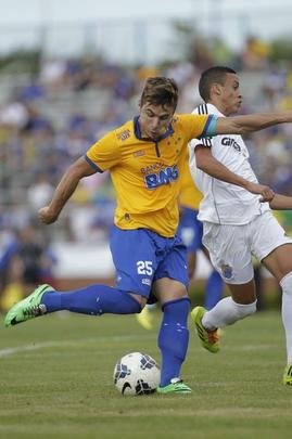 Gols do Cruzeiro foram marcados por Jlio Baptista, Manoel e Marlone (trs vezes)