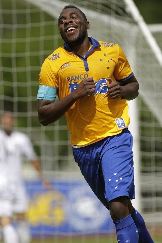 Gols do Cruzeiro foram marcados por Jlio Baptista, Manoel e Marlone (trs vezes)