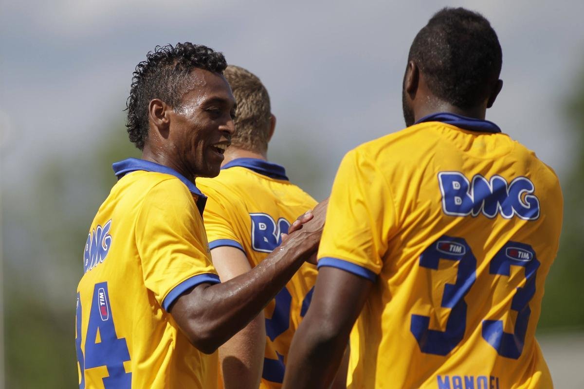 Gols do Cruzeiro foram marcados por Jlio Baptista, Manoel e Marlone (trs vezes)