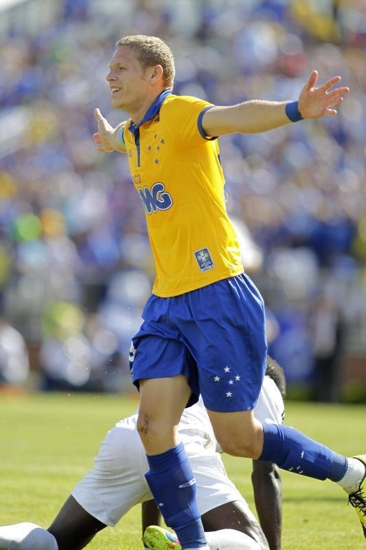 Gols do Cruzeiro foram marcados por Jlio Baptista, Manoel e Marlone (trs vezes)