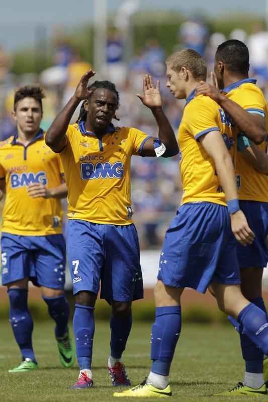 Gols do Cruzeiro foram marcados por Jlio Baptista, Manoel e Marlone (trs vezes)