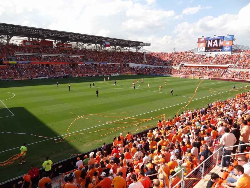 Estdio BBVA Compass pertence ao Houston Dynamo, time de futebol dos Estados Unidos, e conta com camarotes luxuosos
