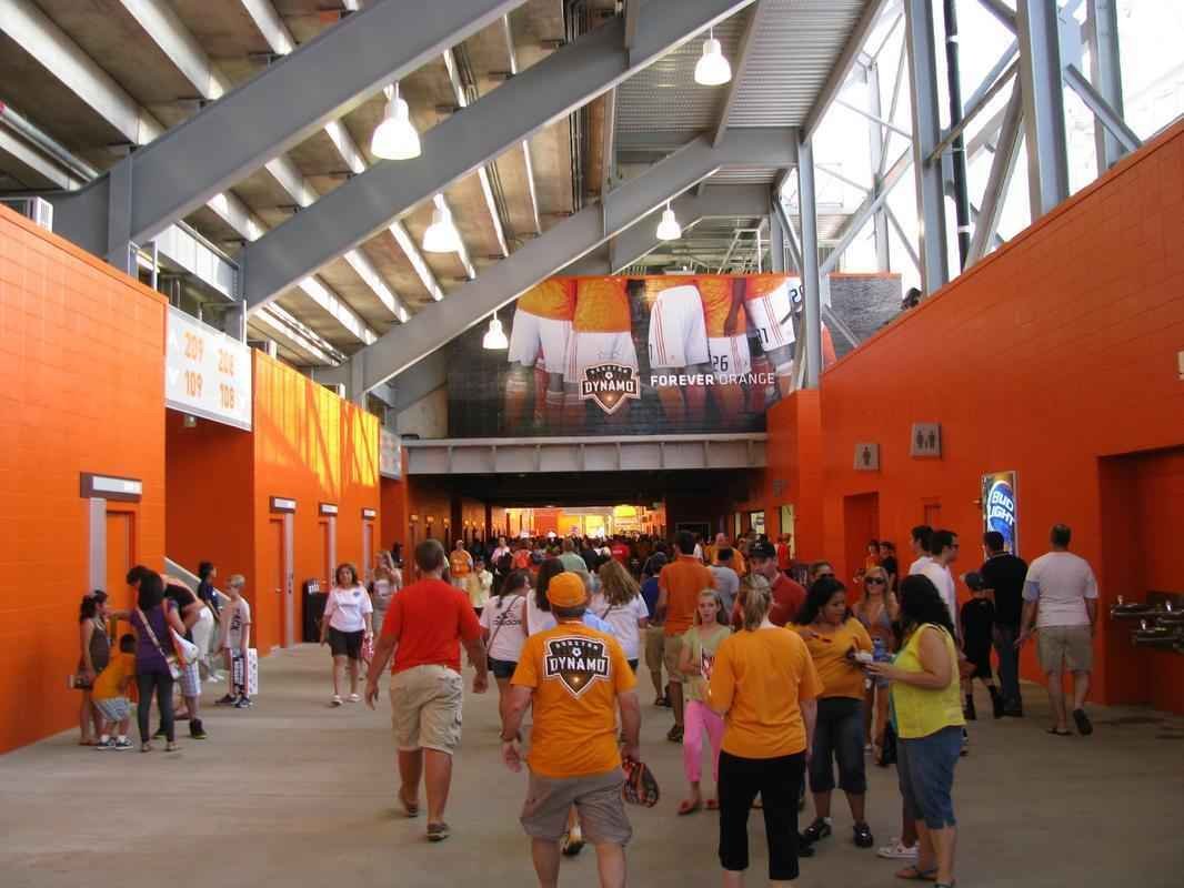 Estdio BBVA Compass pertence ao Houston Dynamo, time de futebol dos Estados Unidos, e conta com camarotes luxuosos