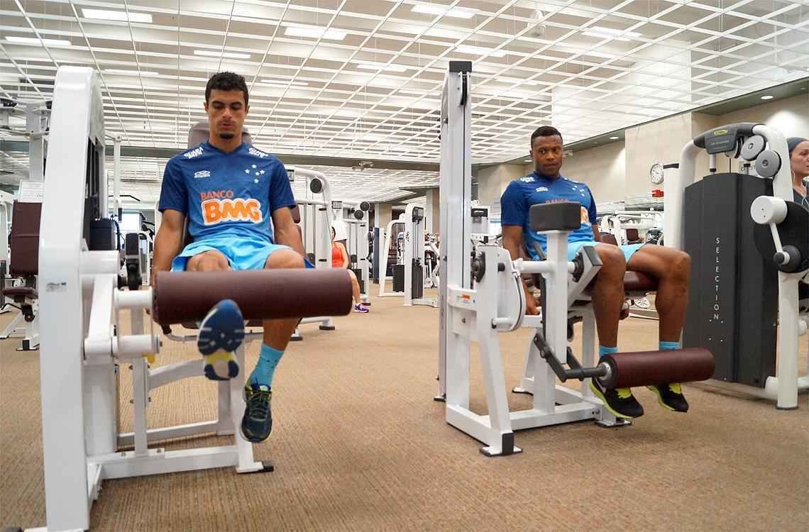 Nesta segunda-feira pela manh, o elenco do Cruzeiro realizou um treino fsico na academia do hotel onde o clube est hospedado, em Houston, Estados Unidos. O clube se prepara para o quarto amistoso da intertemporada na Amrica do Norte. A partida ser contra o Tigres, do Mxico, na quinta-feira, s 22h (de Braslia), no BBVA Compass Stadium, em Houston. A equipe encerra a maratona no domingo, contra o Chivas Guadalajara, em El Paso. O retorno ao Brasil est previsto para tera-feira, 8 de julho.