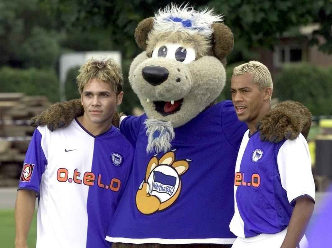 Alex Alves 'capoeira' foi vendido ao Herta Berlim em 1999, por US$ 9 milhes. No clube alemo, ele fez parceria com Marcelinho (foto).