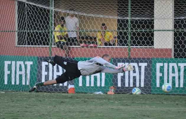 A diretoria do América confirmou a contratação do goleiro Fernando Leal, de 32 anos. Depois de realizar exames médicos, o novo camisa 1 treinou na manhã desta quinta-feira junto aos demais companheiros, no CT Lanna Drumond