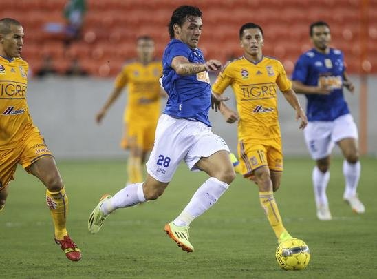 Com dois gols de Ricardo Goulart, Cruzeiro derrotou o Tigres do México, em Houston