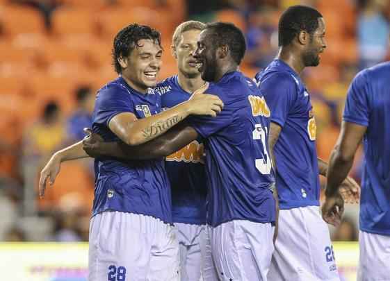 Com dois gols de Ricardo Goulart, Cruzeiro derrotou o Tigres do Mxico, em Houston