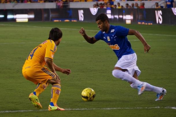 Com dois gols de Ricardo Goulart, Cruzeiro derrotou o Tigres do México, em Houston