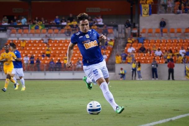 Com dois gols de Ricardo Goulart, Cruzeiro derrotou o Tigres do México, em Houston