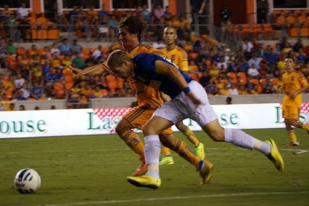 Com dois gols de Ricardo Goulart, Cruzeiro derrotou o Tigres do México, em Houston