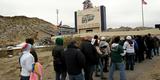 Torcida do UTEP Miners - equipe universitria de futebol americano 'dona' do estdio - chega ao Sun Bowl Stadium