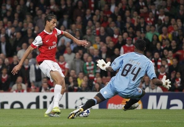 Felipe - titular do Braga na temporada 2010/2011, Felipe no agradou na sua passagem pelo Estdio AXA. Na Liga dos Campees, por exemplo, ele era titular na histrica goleada sofrida para o Arsenal, por 6 a 0, em Londres. Hoje aos 30 anos, o goleiro veste a camisa 1 do Flamengo.