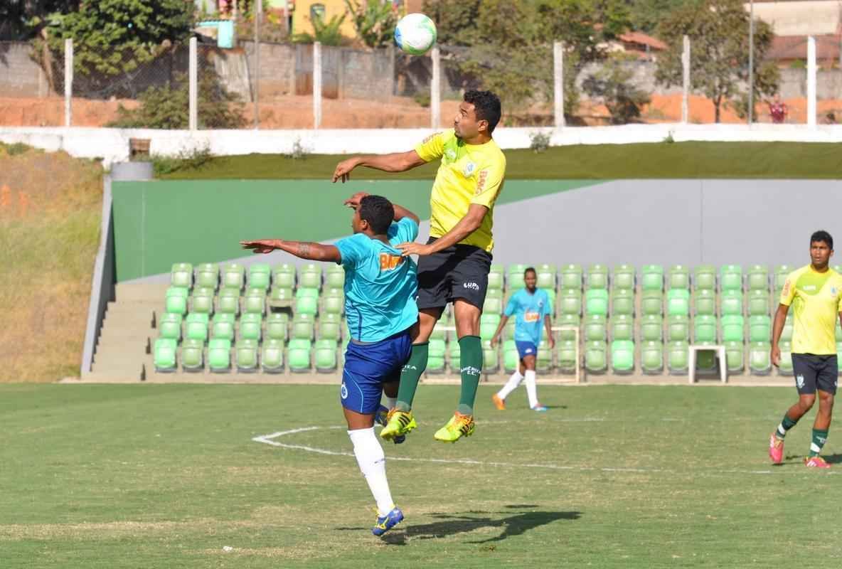 Os reservas do Amrica venceram jogo-treino contra a equipe sub-20 do Cruzeiro, no CT Lanna Drumond. Rubens e Jnior Nego fizeram os gols do Coelho, enquanto Judivan, em cobrana de pnalti, descontou para a Raposa