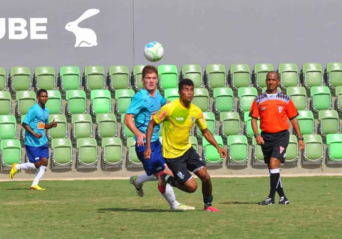 Os reservas do Amrica venceram jogo-treino contra a equipe sub-20 do Cruzeiro, no CT Lanna Drumond. Rubens e Jnior Nego fizeram os gols do Coelho, enquanto Judivan, em cobrana de pnalti, descontou para a Raposa