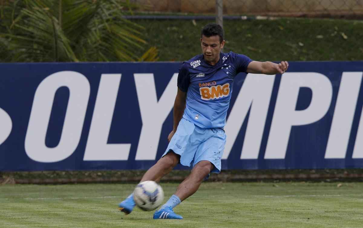 Jogadores do Cruzeiro voltaram aos treinos em BH, visando o retorno do Brasileiro