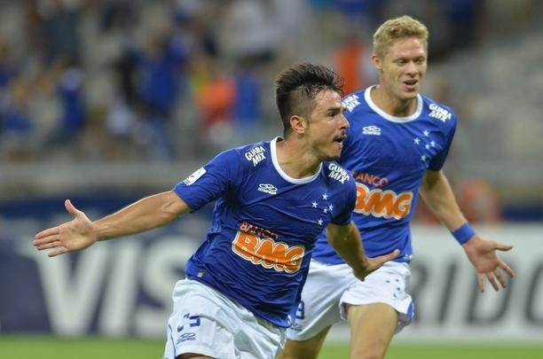 Na estreia do Cruzeiro no Mineiro na Libertadores deste ano, Willian marcou o ltimo gol da goleada celeste por 5 a 0 sobre a Universidad de Chile.