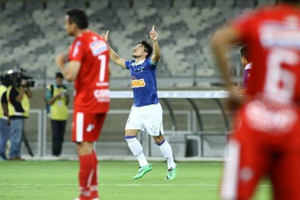 Em 2014, o primeiro gol de Willian veio contra o Guarani, pelo Campeonato Mineiro, no Mineiro.