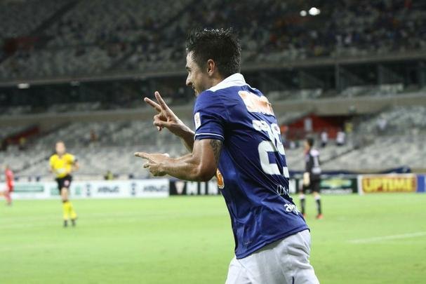 Willian marcou tambm o segundo gol da vitria por 2 a 0 sobre o mesmo Guarani, pelo Estadual.